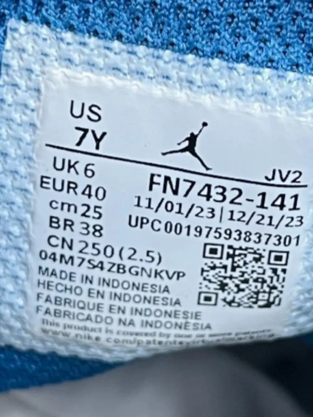 Nike Air Jordan 1 Mid Boys Size 7Y White Blue Athletic Basketball Shoes Sneakers